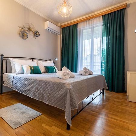 Johnny'S Three Bedroom Apartment นาฟปลิโอ ภายนอก รูปภาพ