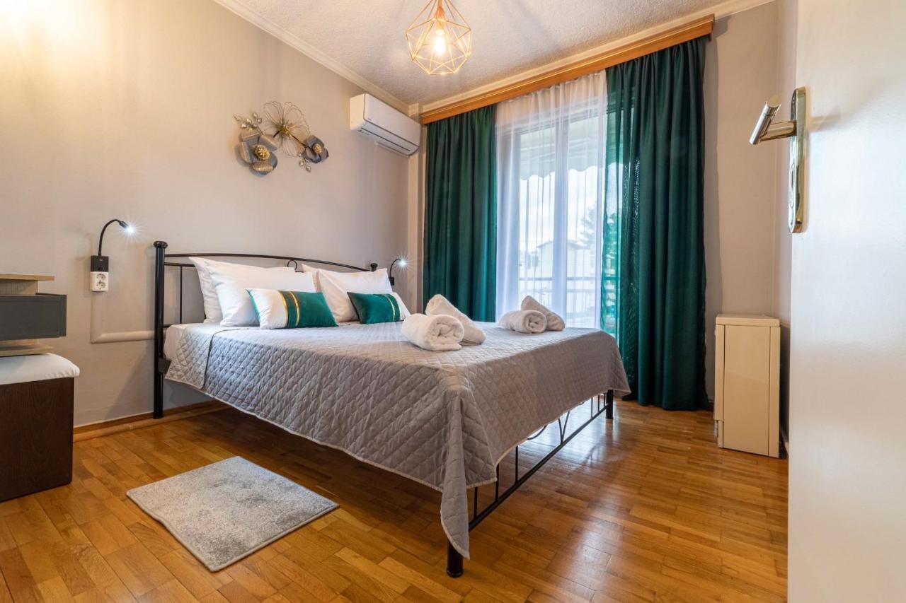 Johnny'S Three Bedroom Apartment นาฟปลิโอ ภายนอก รูปภาพ