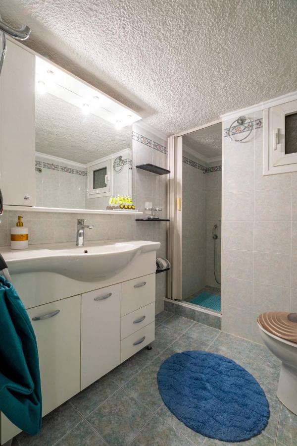 Johnny'S Three Bedroom Apartment นาฟปลิโอ ภายนอก รูปภาพ