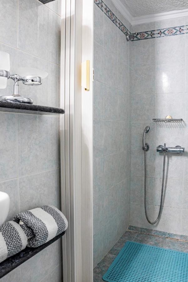 Johnny'S Three Bedroom Apartment นาฟปลิโอ ภายนอก รูปภาพ